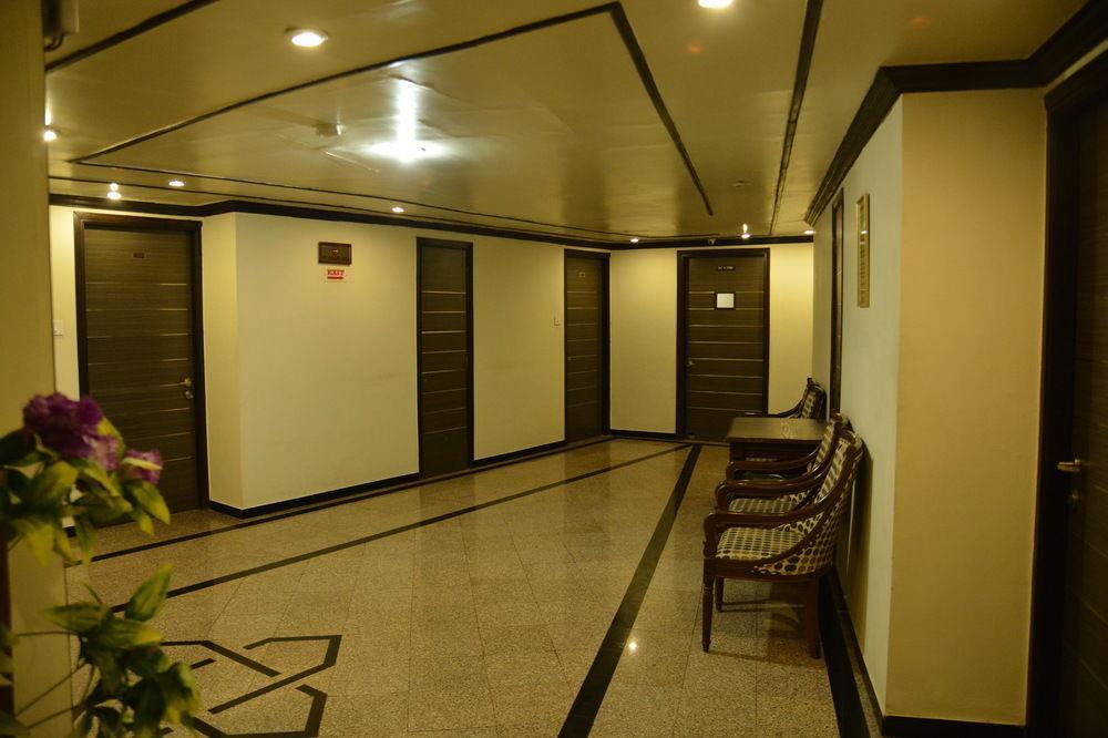 Hotel The Westend Ahmedabad Exterior foto