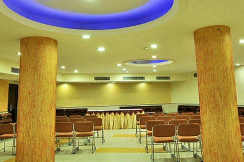 Hotel The Westend Ahmedabad Exterior foto
