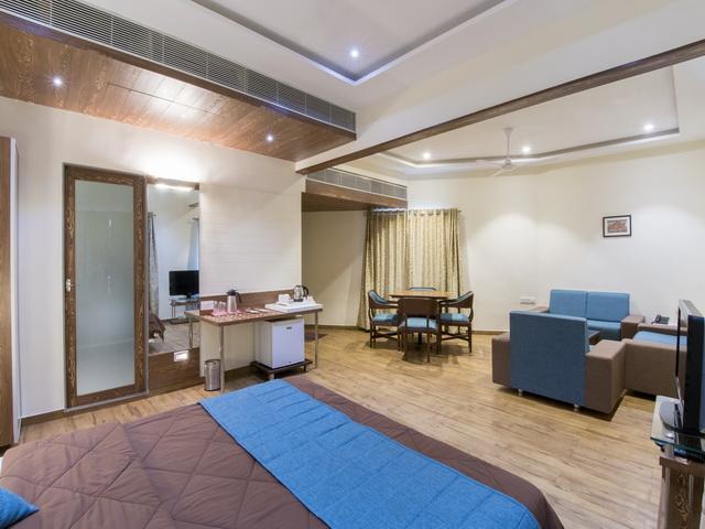 Hotel The Westend Ahmedabad Exterior foto